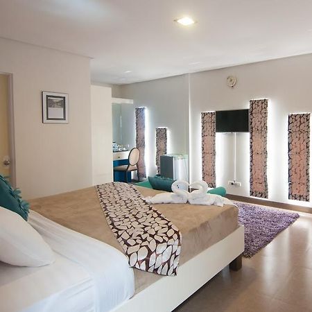 Avenue One Hotel Upper Digos Exteriér fotografie