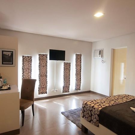 Avenue One Hotel Upper Digos Exteriér fotografie